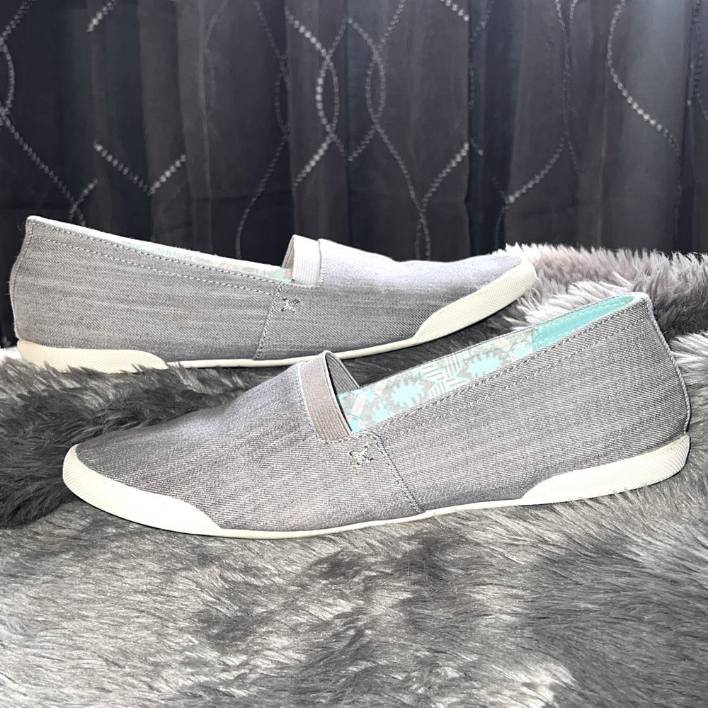 Maurice’s canvas flats